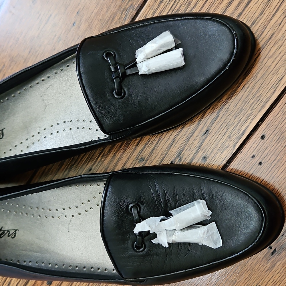 Trotters Black Leather Loafers Rubber Flexible Soles Size 10 N - Picture 2 of 9
